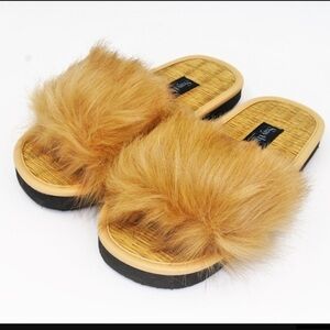 Say the Sun Extreme Nude Beach Tatami Slider size 7/8. EUC